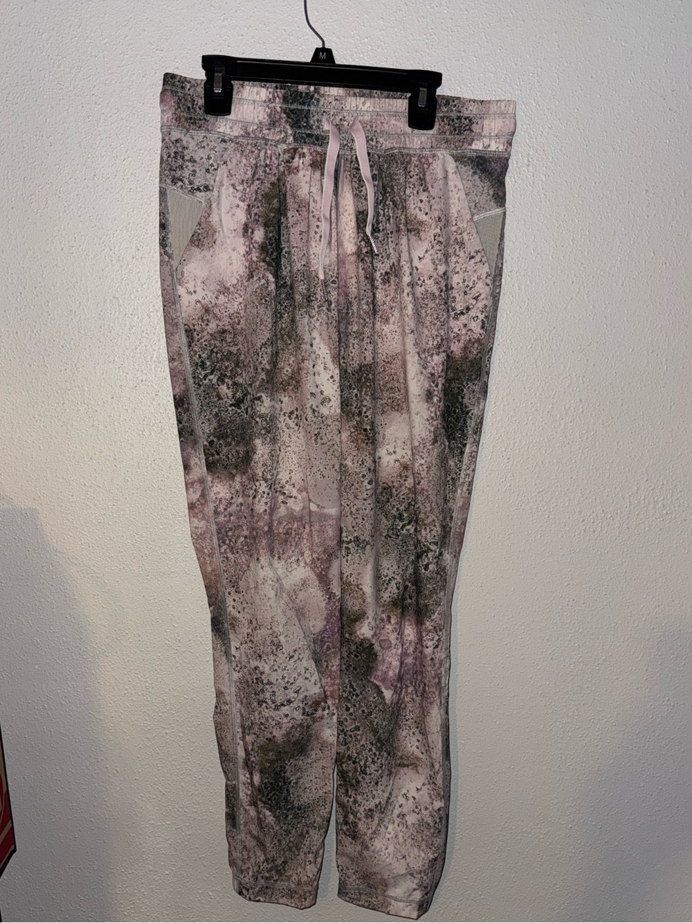 Lululemon size 4 Abstract Pink Marble Jogger Pants